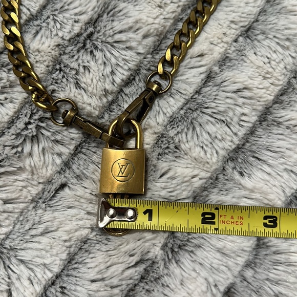 #203 Louis Vuitton lock and key necklace RARE - Picture 3 of 5